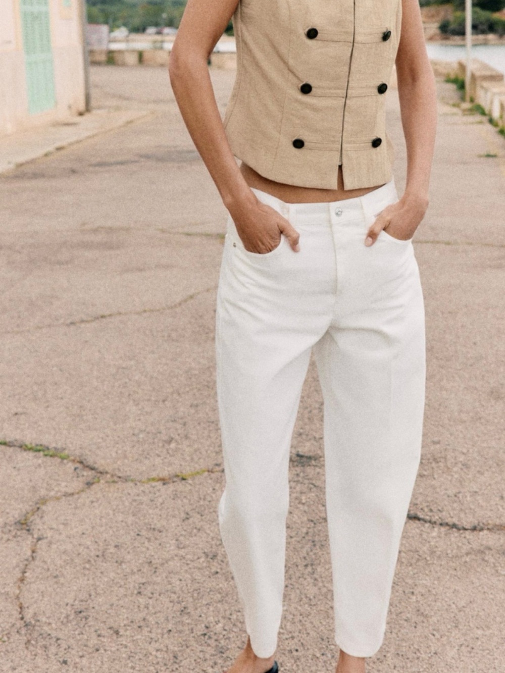 Zara White Cropped Ankle Jeans